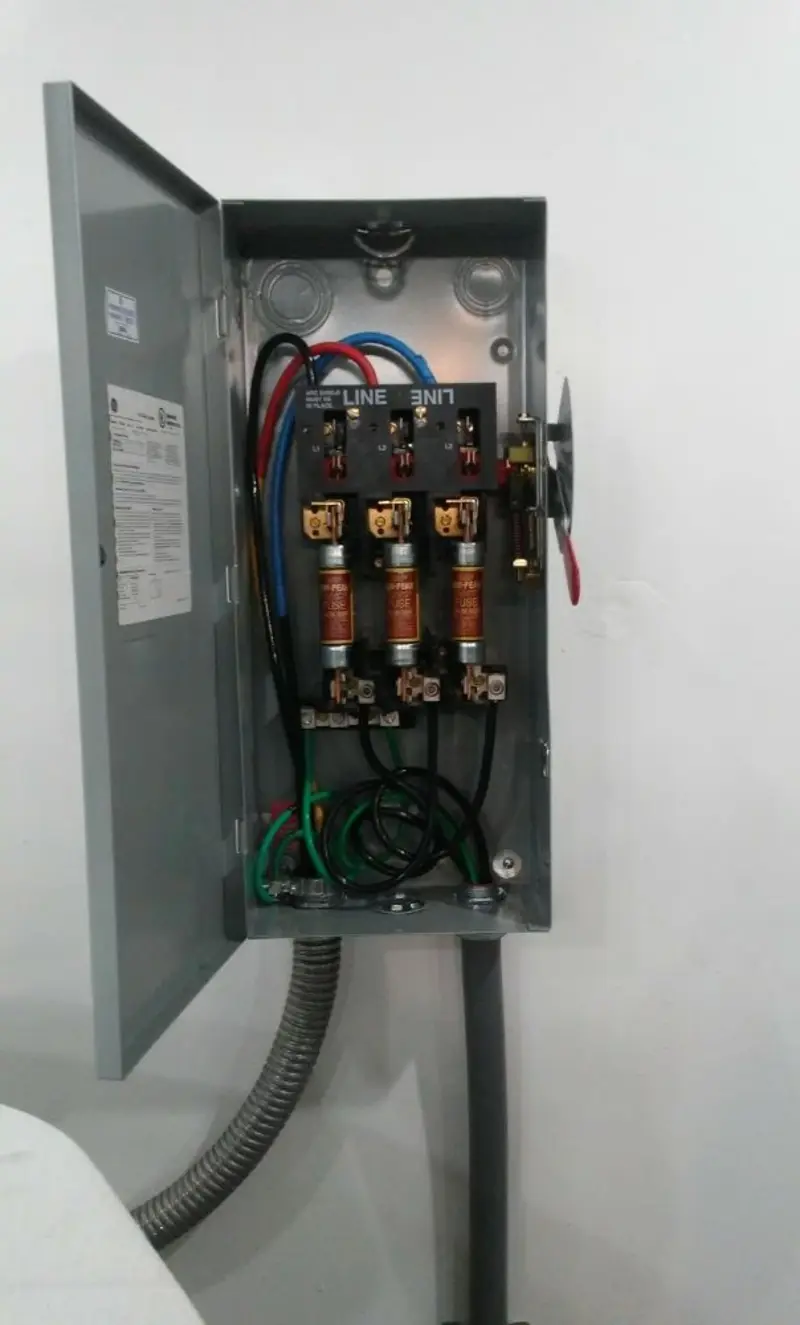 Three-phase disconnect switch installed for Smoke Detector Installation in Rockwall